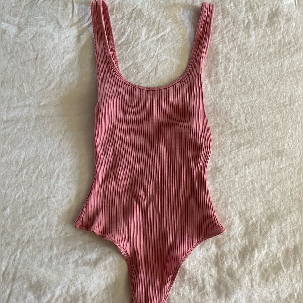 Aritzia pink size small ribbed bodysuit